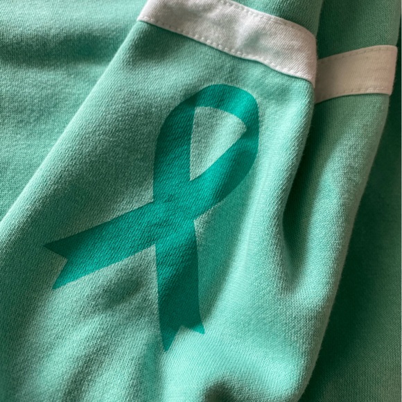 Girls supporting girls hoody - Picture 6 of 8